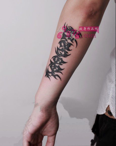 创意文字图腾手臂纹身图片