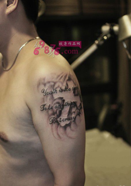 十字架英文手臂纹身图片