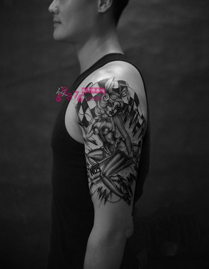 性感兔女郎黑白手臂纹身