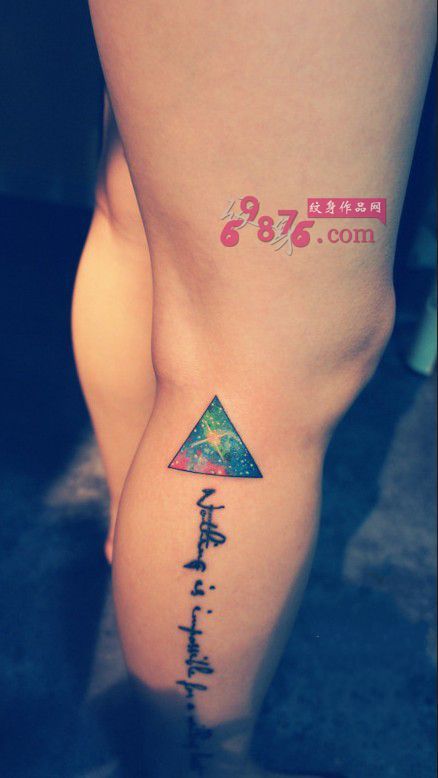 星空三角形与藏文纹身图片