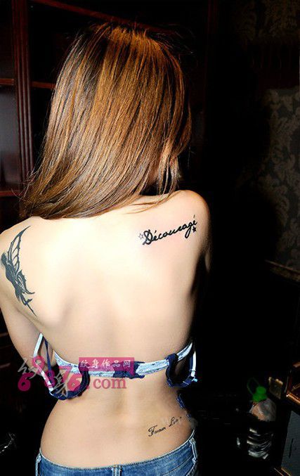 美女香肩小清新英文纹身图片