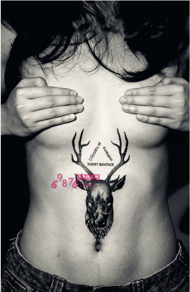 黑白麋鹿胸口纹身