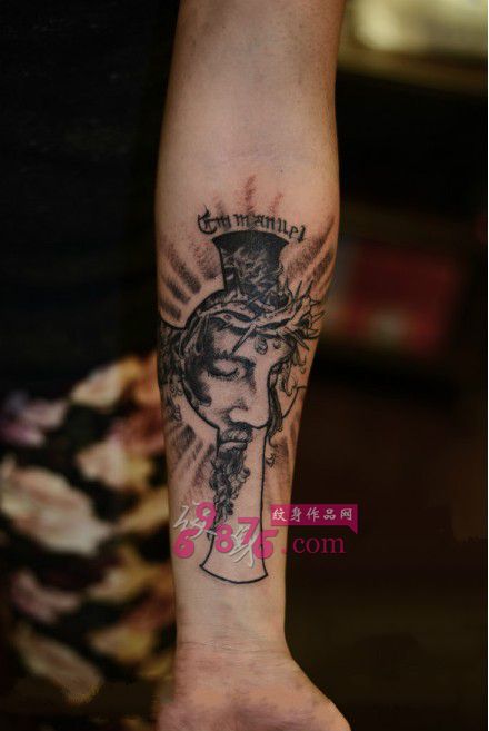 欧美十字架耶稣创意纹身图片