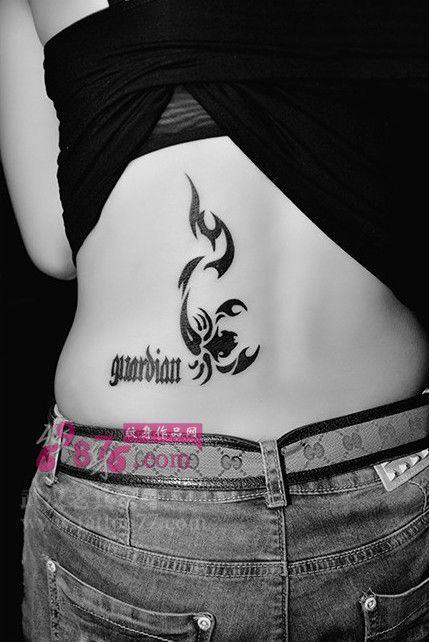 另类图腾黑白纹身