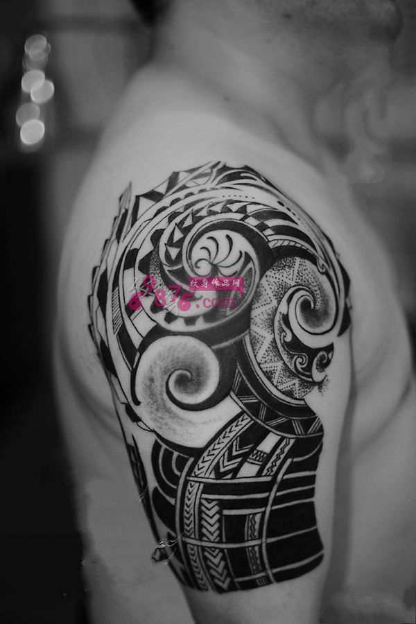 复古创意图腾手臂纹身图片