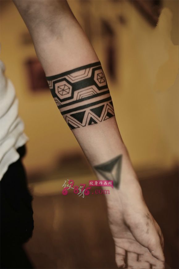 创意玛雅图腾手臂纹身图片