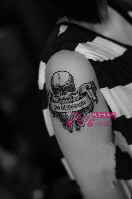 创意黑白骷髅手臂纹身