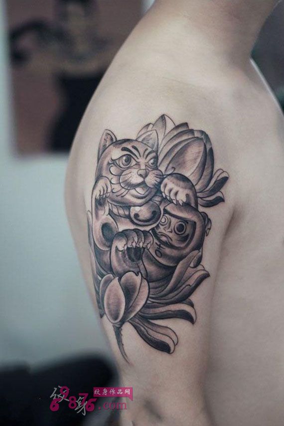 黑白招财猫手臂纹身