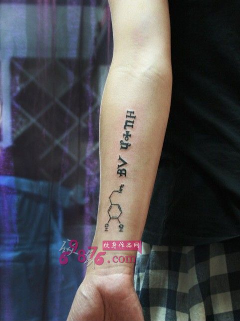 创意化学方程字母纹身图片