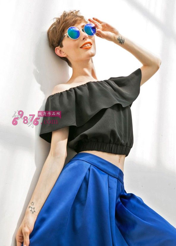 欧美美女时尚星星英文纹身图片