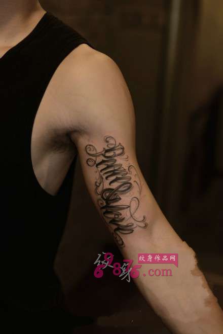 奇卡诺英文字体手臂纹身图片