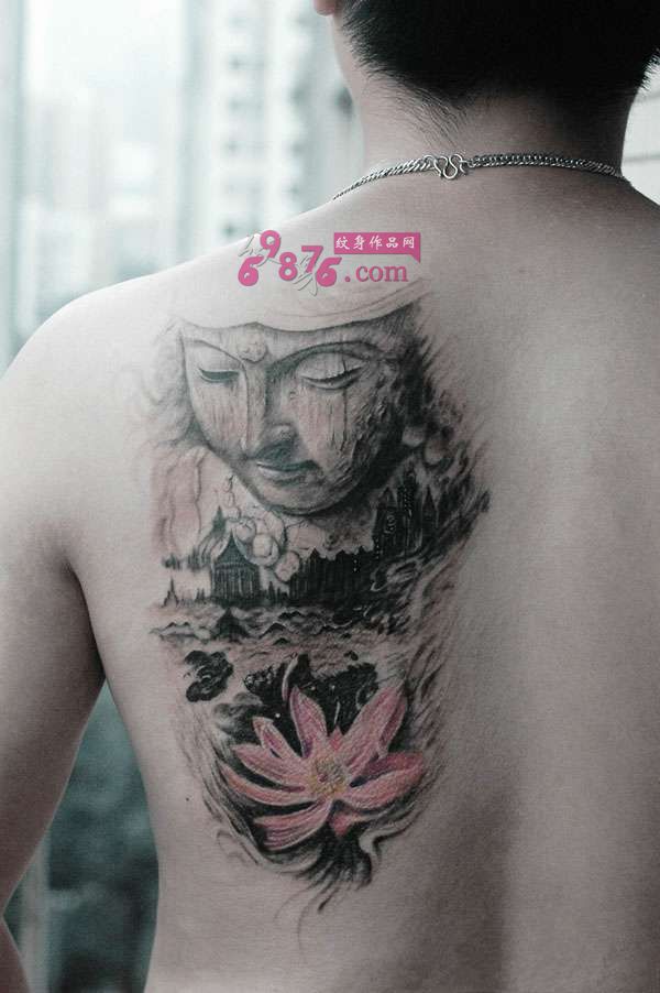 水墨风佛与莲花后背纹身图片