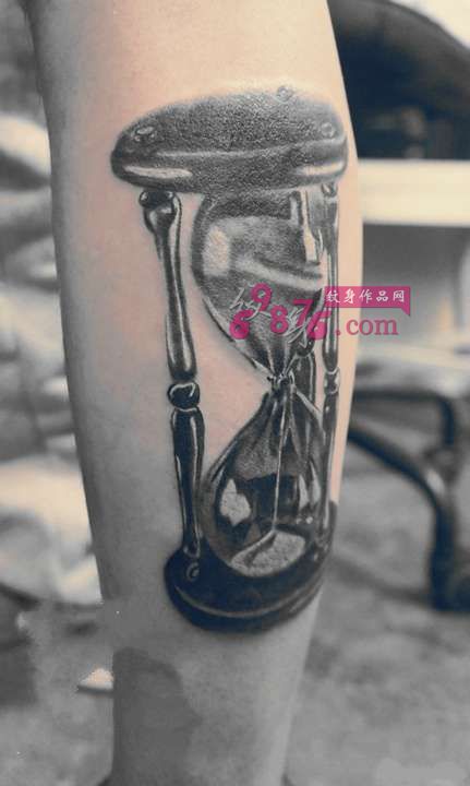 唯美黑白沙漏小腿纹身