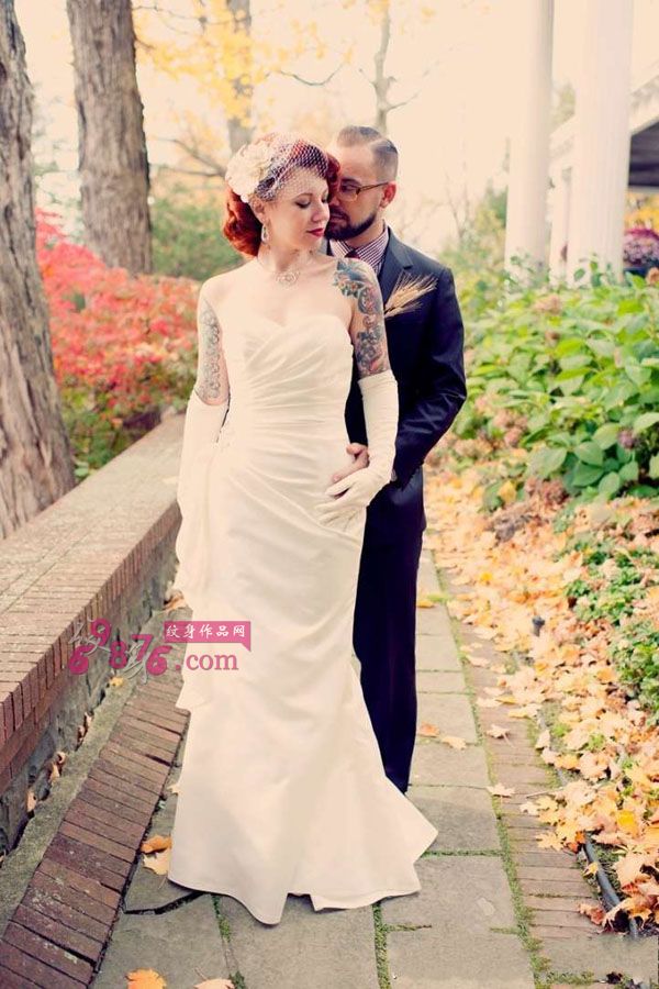 个性的纹身幸福新娘