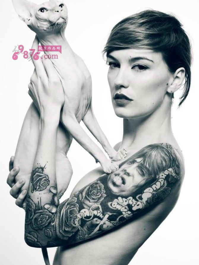喵星人美女创意花臂黑白纹身