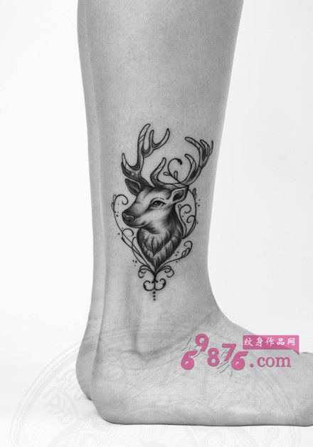 黑白小驯鹿脚踝纹身