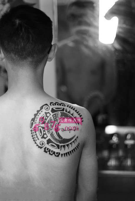 创意月亮图腾黑白纹身