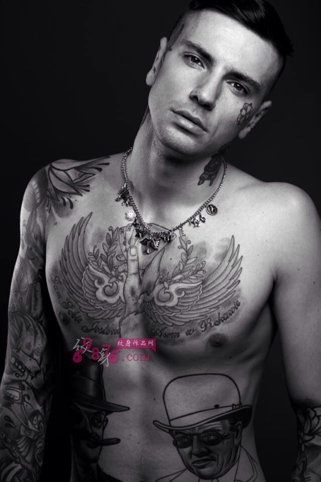 性感男模时尚狂野纹身