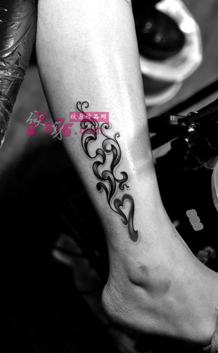 创意花藤脚踝黑白纹身