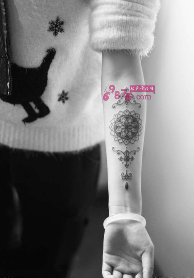 创意小梵花小臂纹身
