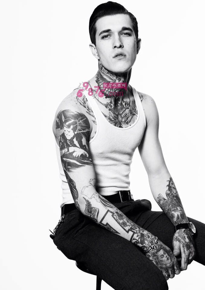 欧美型男模特霸气纹身