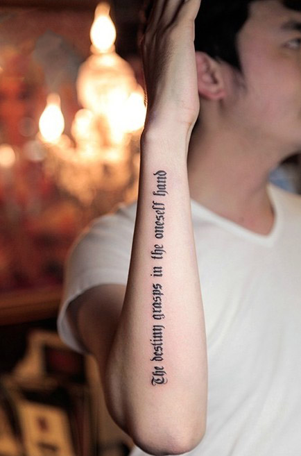 哥特式英文手臂纹身图片