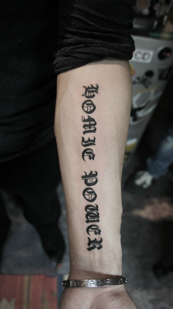 创意梵文英文手臂纹身图片