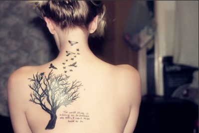 2014女生后背纹身图案图片
