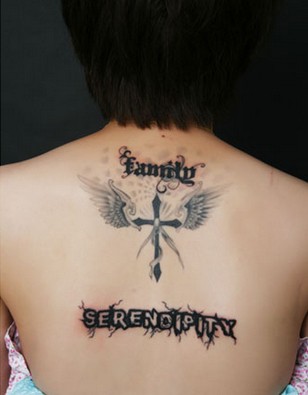 性感美女后背的文字纹身图图片