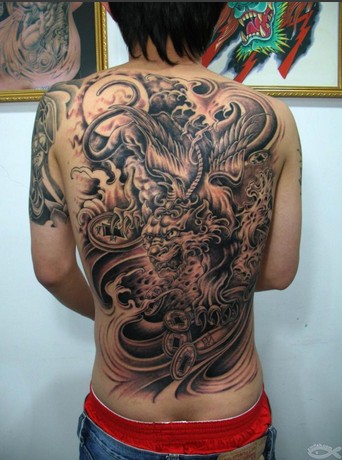古惑仔后背超霸气的龙头纹身图图片