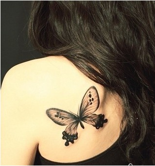 女生后背优雅蝴蝶纹身图图片