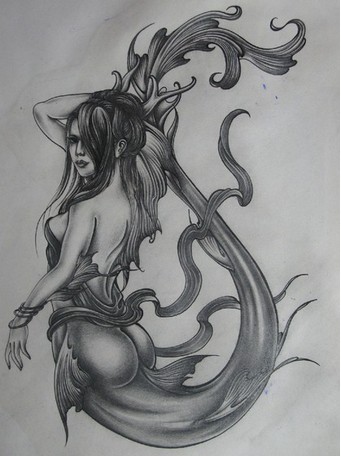 后背美人鱼黑白手稿纹身图图片