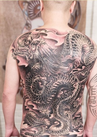 满背霸气龙纹身作品遮盖旧龙纹身图案图片