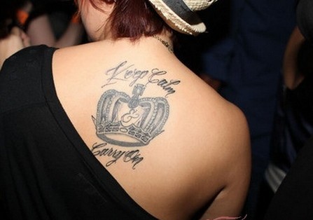 　　女子背后超酷性感纹身欣赏图案图片缩略频道推荐图