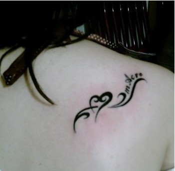 MM后背唯美心英文纹身图案图片