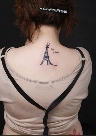 美女脖子埃菲尔铁塔纹身图片