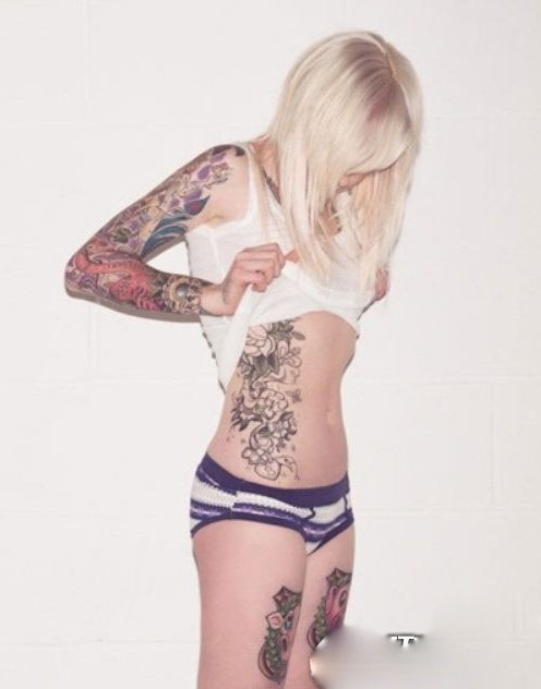 欧美美女狂野性感纹身图片缩略频道推荐图