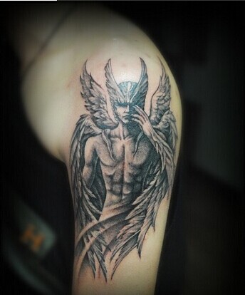 男生手臂神话人物雷震子黑白纹身图