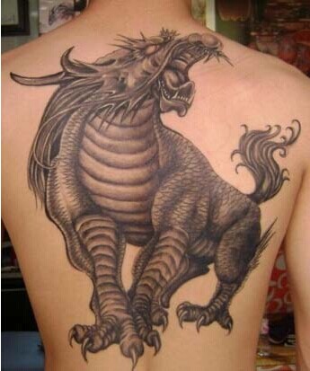 男生后背超酷3D怪兽纹身图案图片