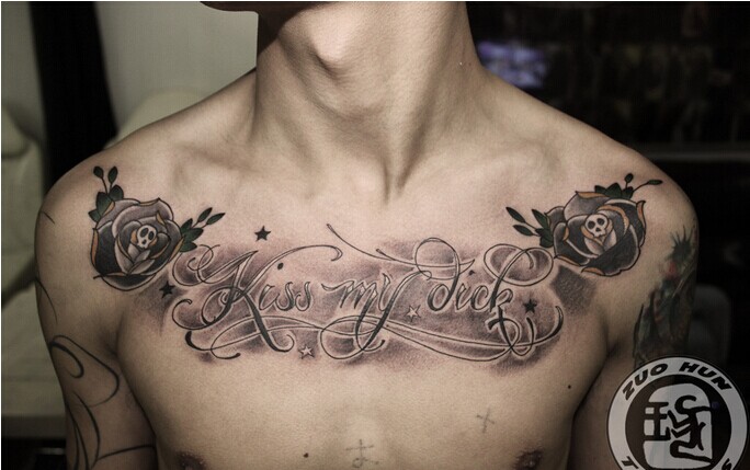 男生胸部黑白牡丹英文纹身图