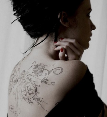 后背唯美性感抽象纹身图片图片