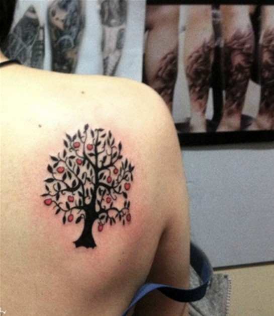 推荐一款肩背树纹身图案图片