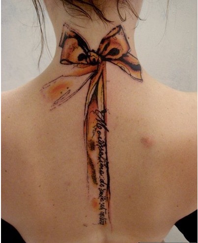 美女颈部唯美飘逸蝴蝶结纹身图案图片