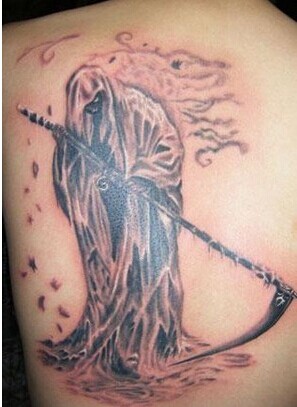 男生后背诡异国外传教士纹身图欣赏图片