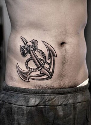 男生腹部经典的黑白船锚纹身图案