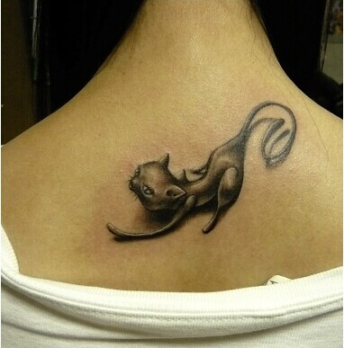 女生后背唯美可爱小狐狸纹身图案图片