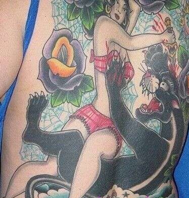 女生后背超大幅动物和女人纹身图案图片