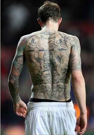 国外男生后背另类宗教纹身图图片