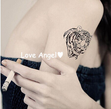 女生手臂清新黑白老虎头纹身图