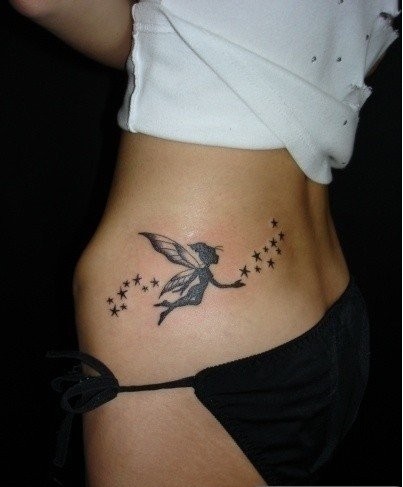 腰部黑色的精灵和星星纹身作品